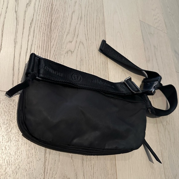 Lululemon pouch /belt bag in black nylon - Picture 2 of 5